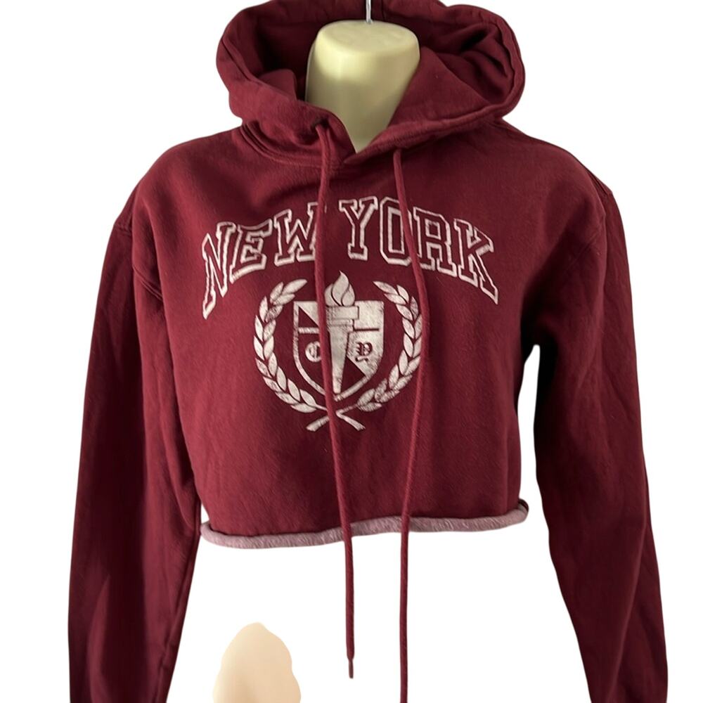 Wild Fable XS New York cropped hoodie Sweatshirt Maroon Streetwear Preppy Comfy